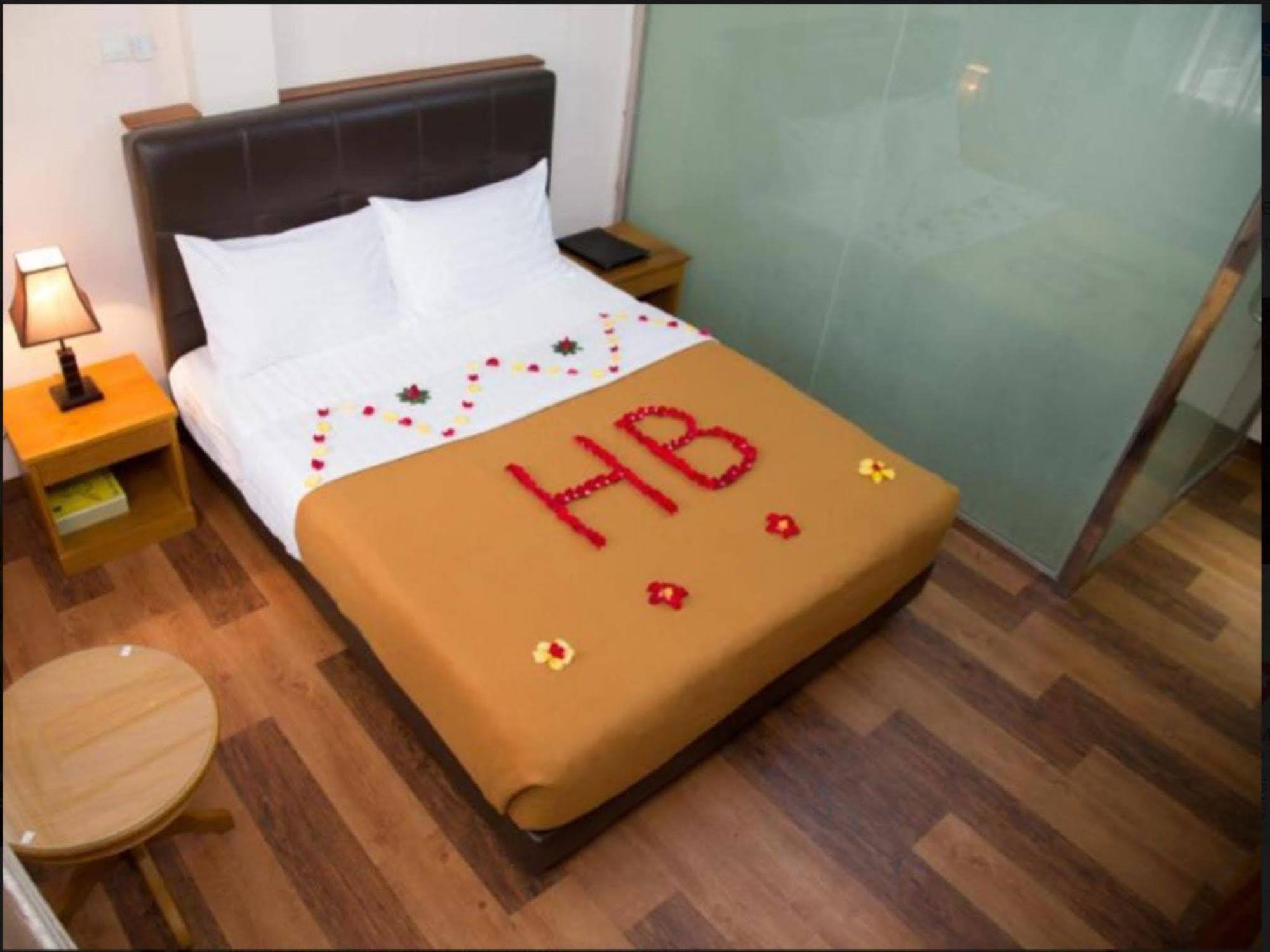 Hotel Bahosi Янгон Екстер'єр фото