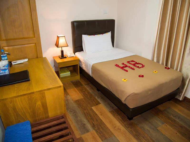 Hotel Bahosi Янгон Екстер'єр фото